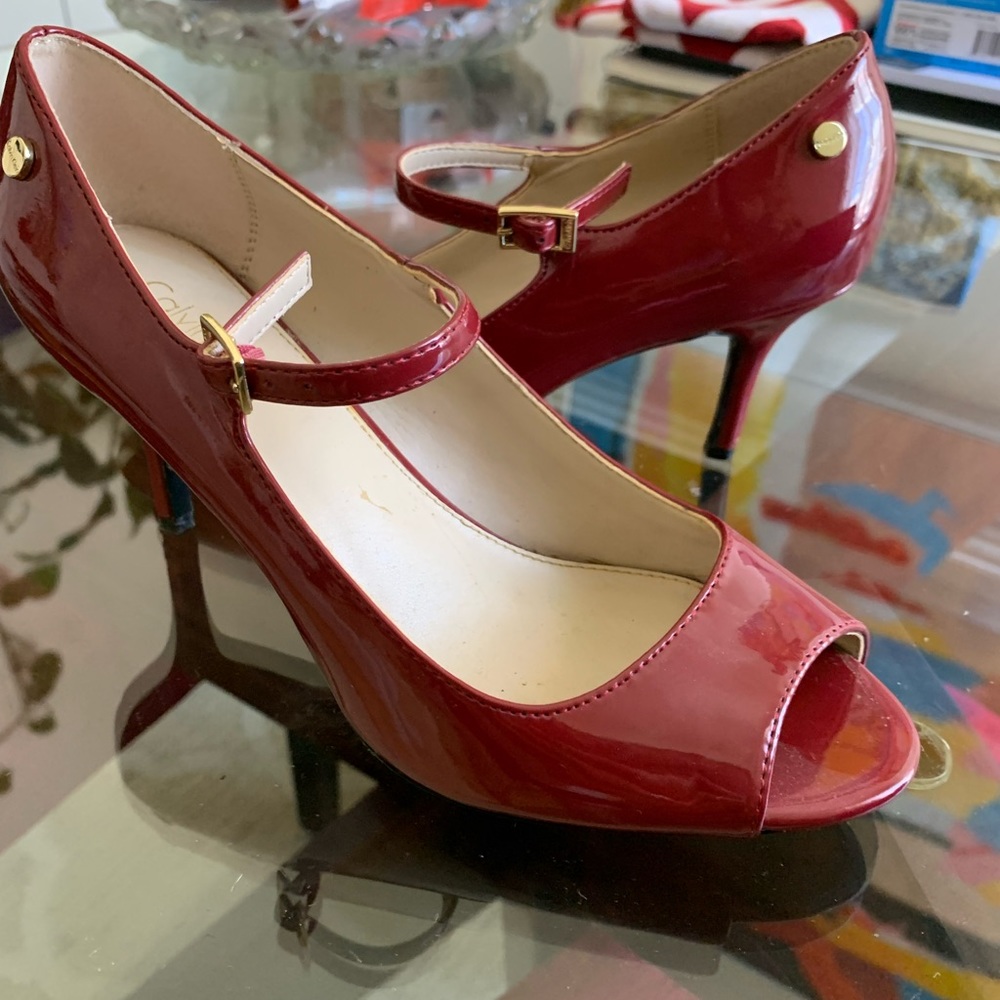 Gorgeous burgundy Heels Sz 6
